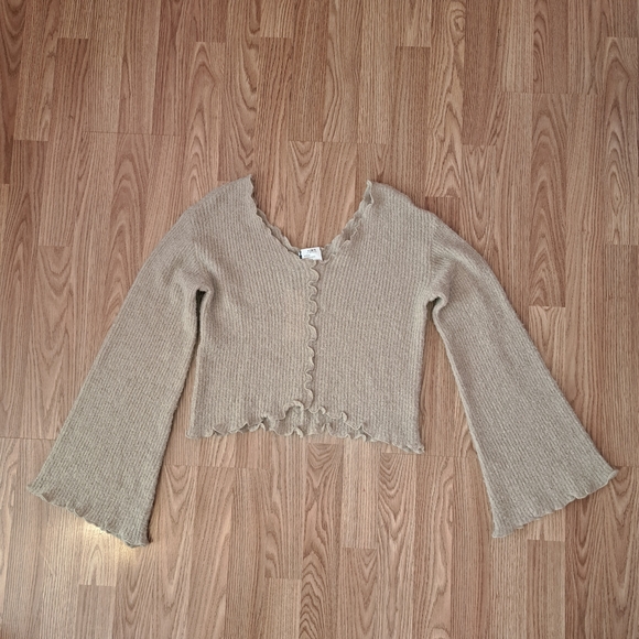 NWT Sz S Babydoll, Bell Sleeves Scalloped Edge Cropped Beige Sweater Boho - Picture 7 of 10